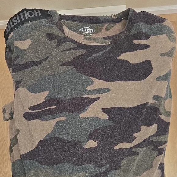 Hollister Men's Camouflage Tee - Black and Tan - Picture 1 of 7